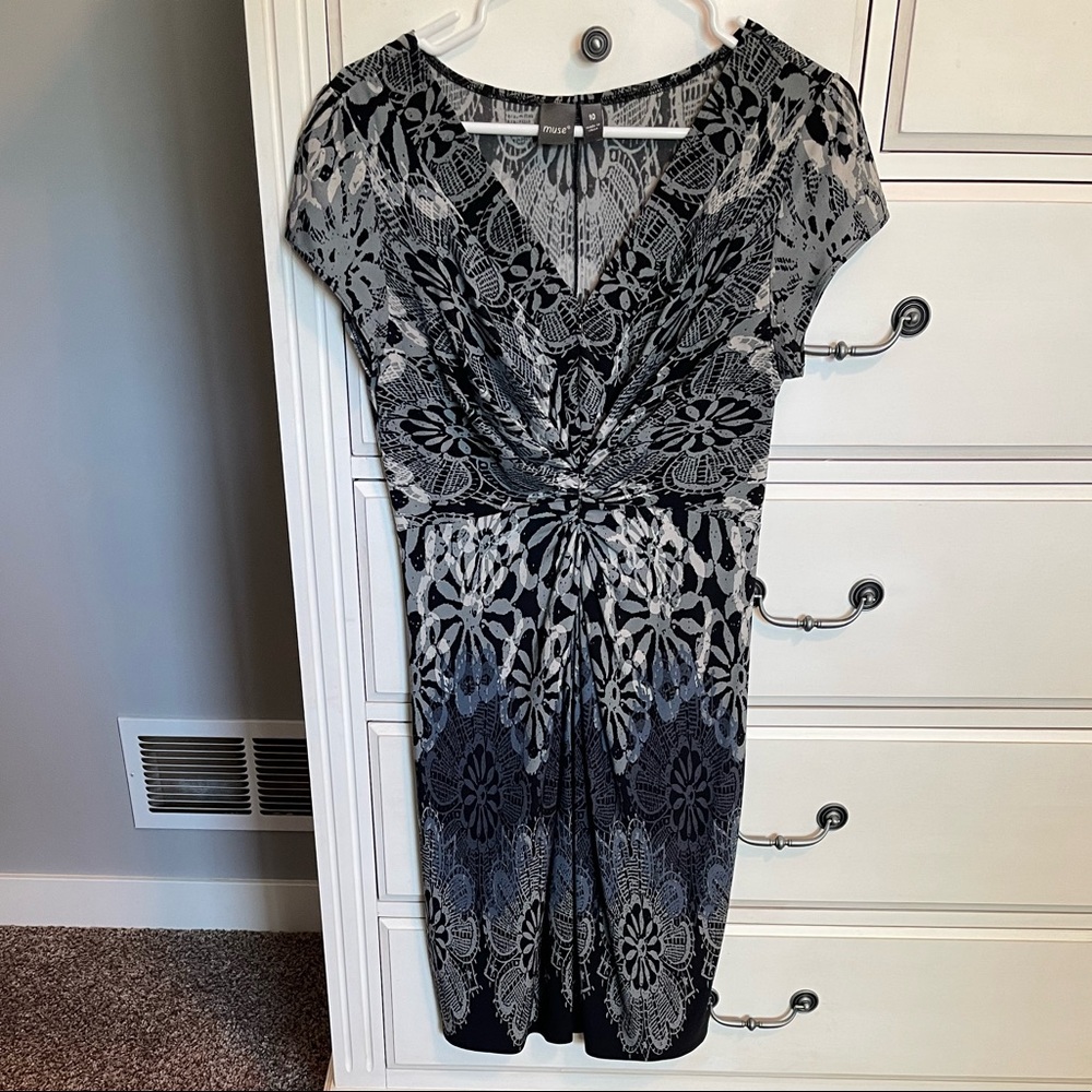 Muse printed dress - size 10